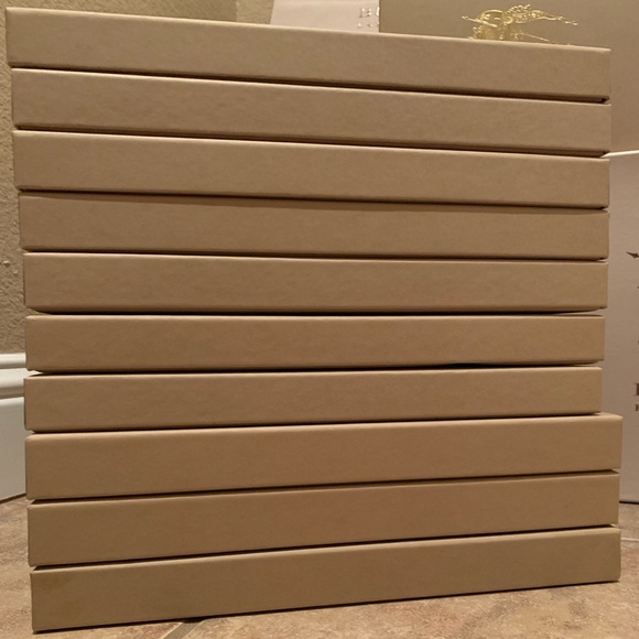 Burberry Boxes - Assorted sizes FOR SALE - Picture 2 of 4